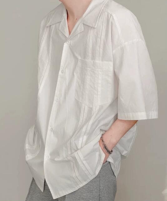 30代メンズファッション 大人の清涼感白シャツ半袖開襟デザイン