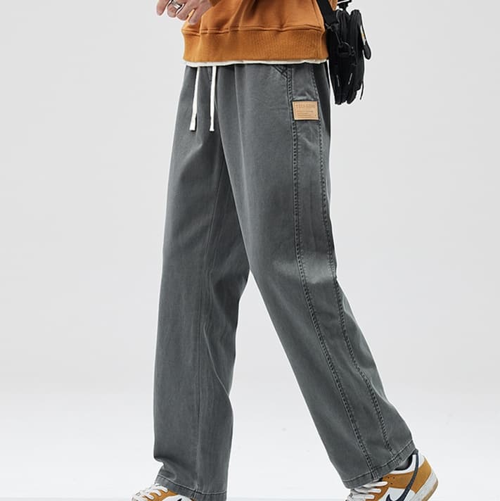 30代メンズファッション くつろぎリラックスストレートデニム