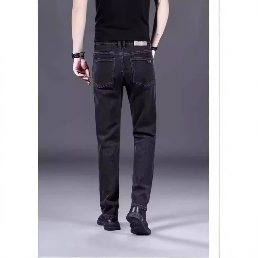 30代メンズファッション ストレッチ素材使用 スリムデニムパンツ