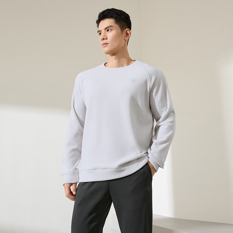 30代メンズファッション トレンド感溢れる軽量スウェット