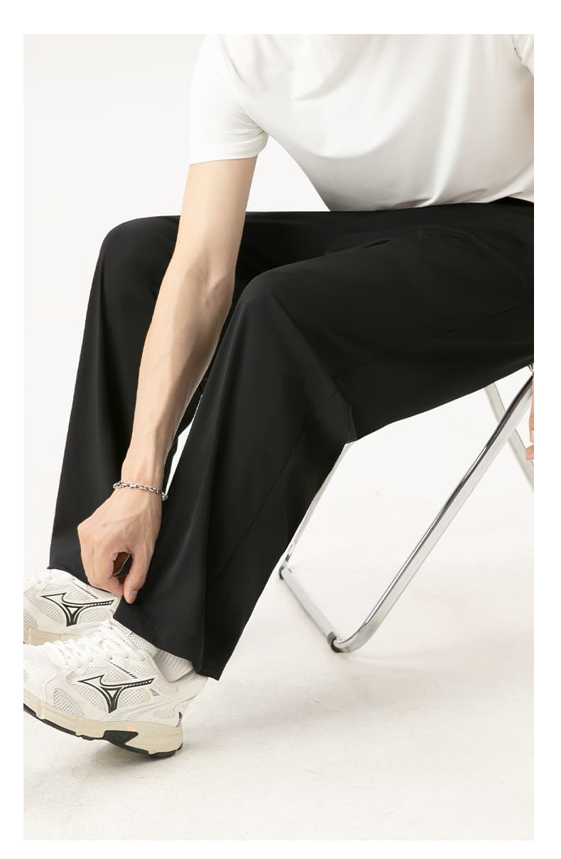 30代メンズファッション さらり軽やかドレープパンツ