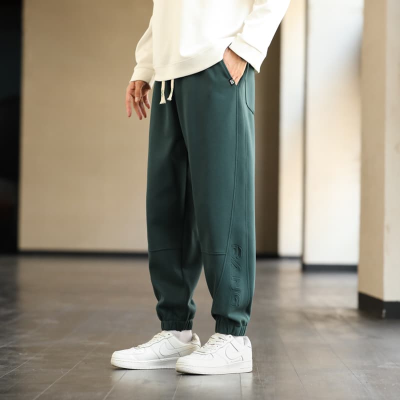 30代メンズファッション アスレジャー調ジョガーパンツ