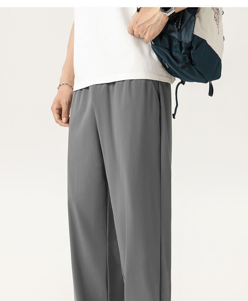30代メンズファッション さらり軽やかドレープパンツ