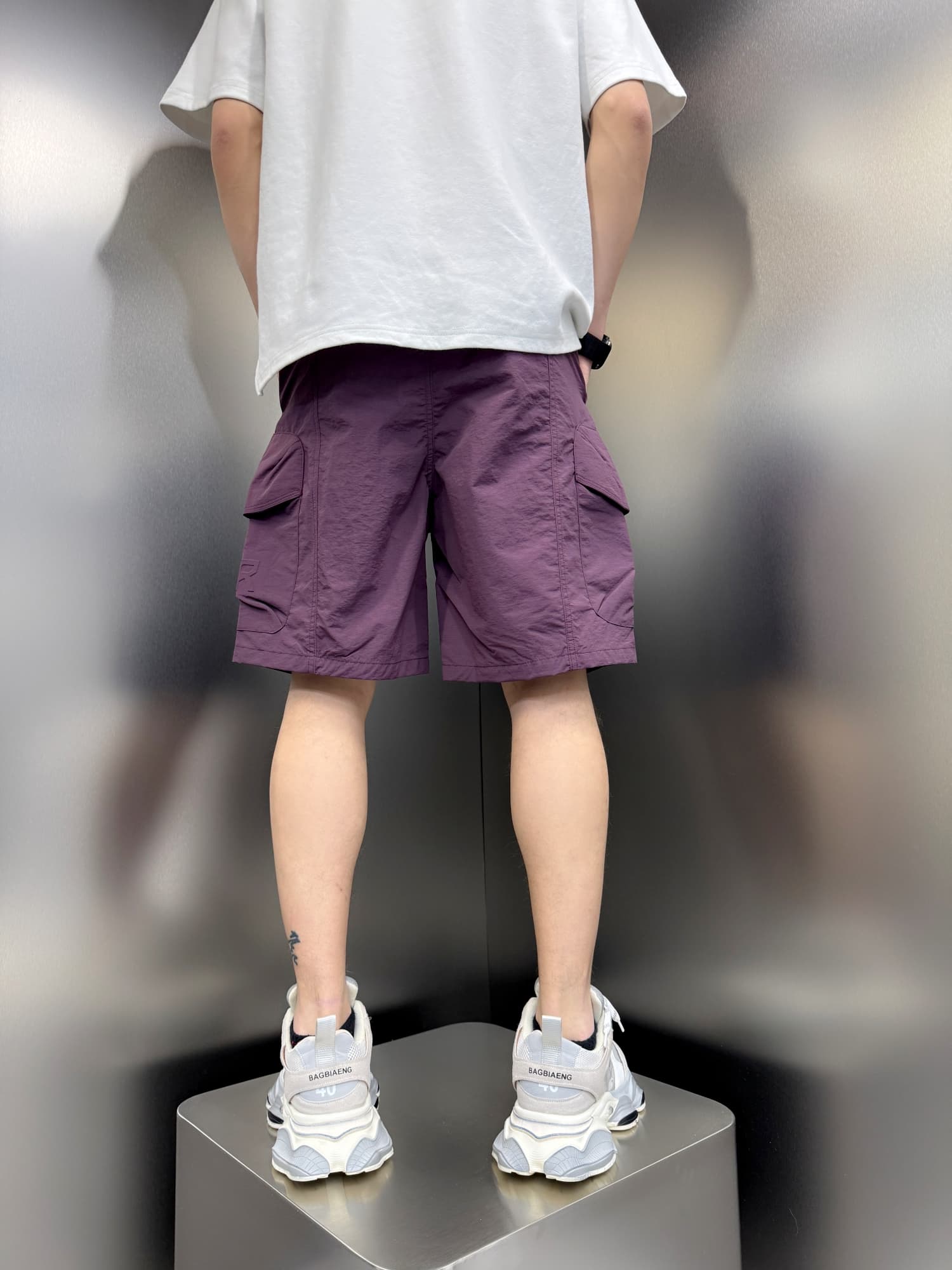 30代メンズファッション ポケット付きドローコードショートパンツ