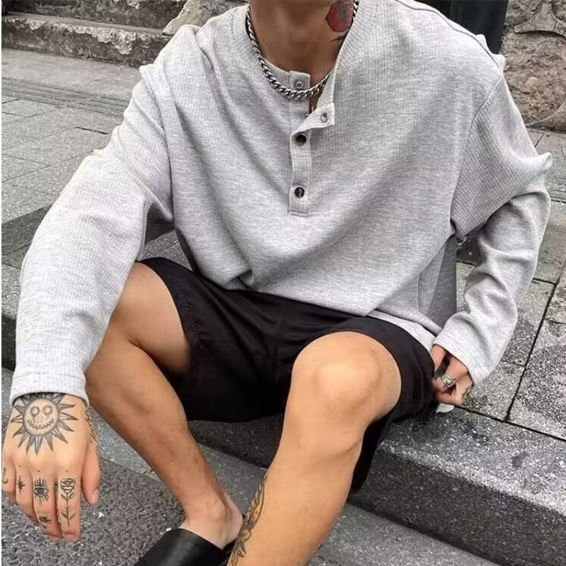 30代メンズファッション スナップボタン付きデザインニットセーター