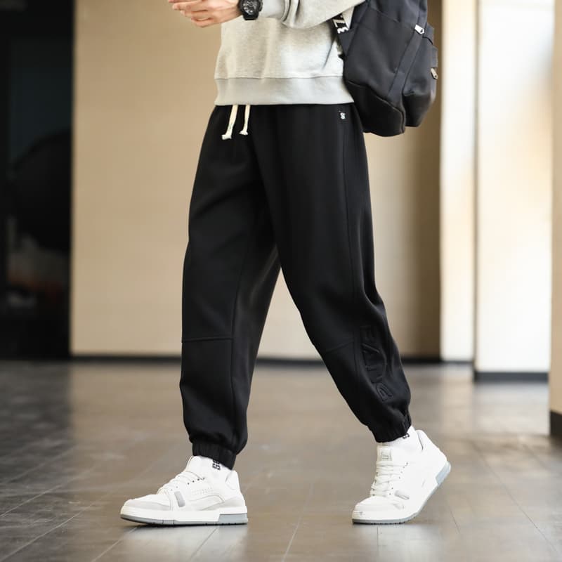 30代メンズファッション アスレジャー調ジョガーパンツ