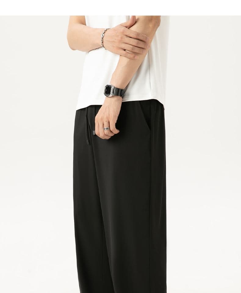 30代メンズファッション さらり軽やかドレープパンツ
