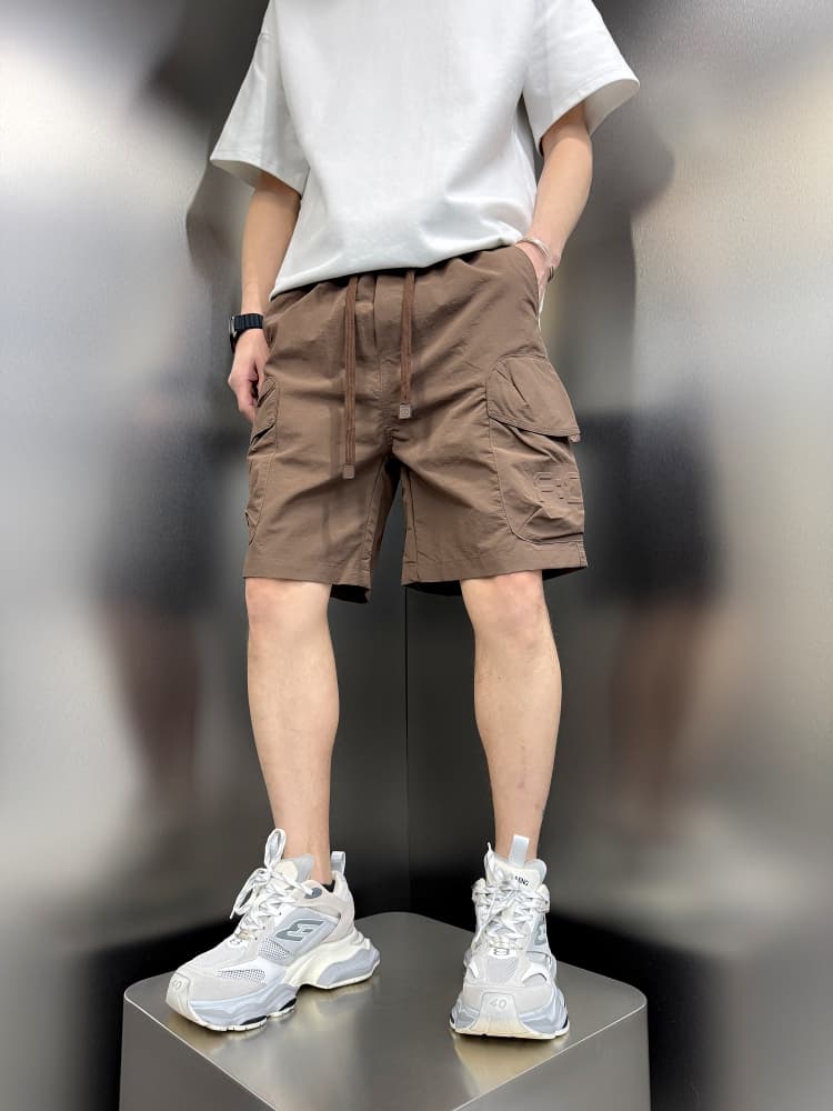 30代メンズファッション ポケット付きドローコードショートパンツ