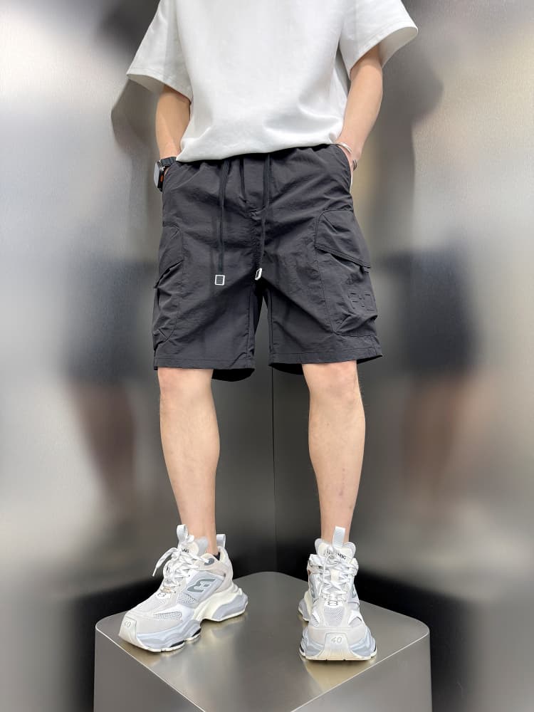 30代メンズファッション ポケット付きドローコードショートパンツ