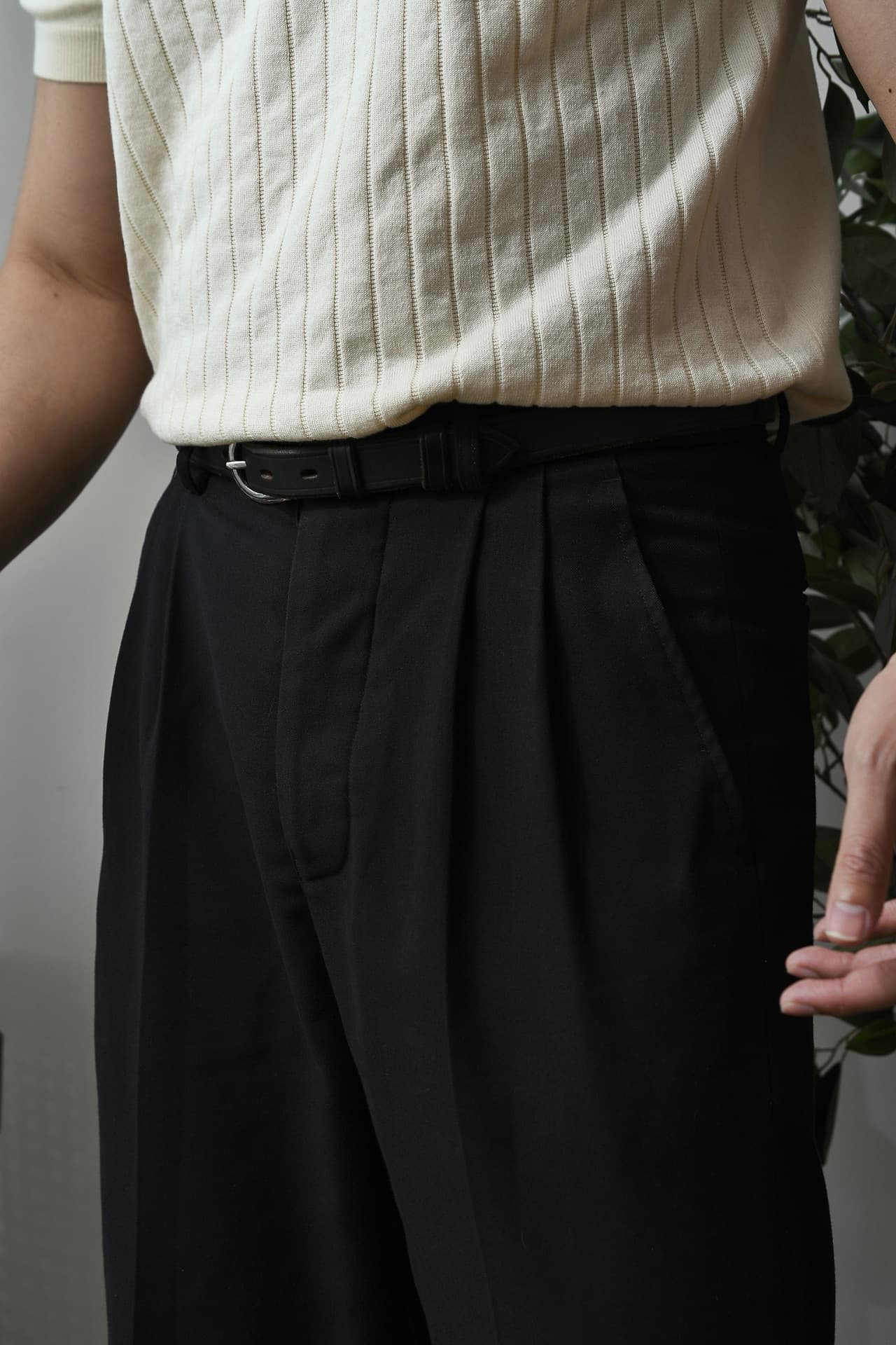 30代メンズファッション クラシカル太めワイドスラックス