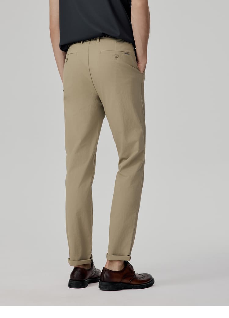 30代メンズファッション シワになりにくい上質スラックス