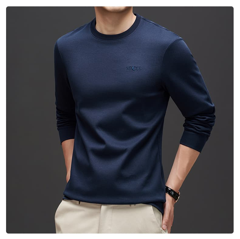 30代メンズファッション 上質クルーネック長袖カットソー