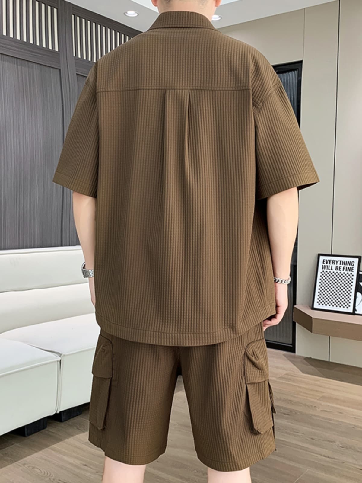 30代メンズファッション 立体感のある半袖リブ調セットアップシャツ