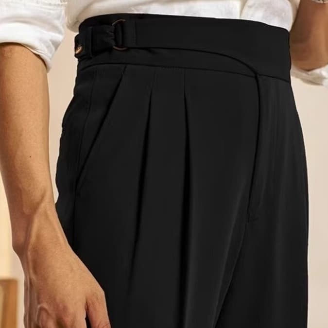 30代メンズファッション タック入りスラックスパンツ