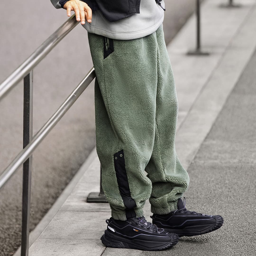 30代メンズファッション フリース素材 裾リブジョガーパンツ