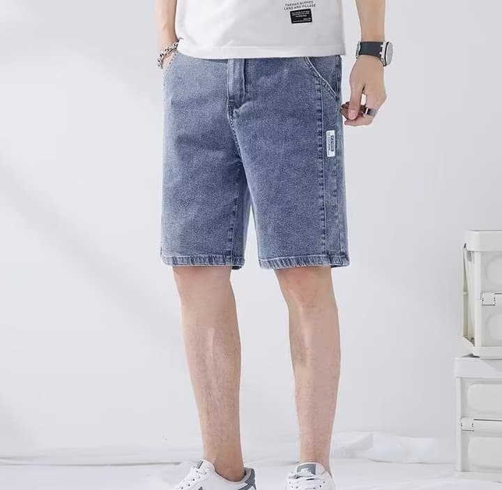 30代メンズファッション シンプルストレートデニムショーツ