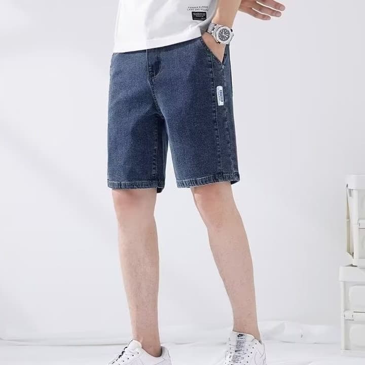 30代メンズファッション シンプルストレートデニムショーツ