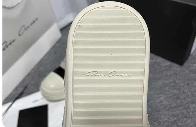 30代メンズファッション モダンキャンバス スニーカー