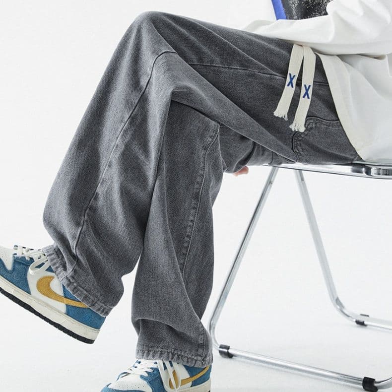 30代メンズファッション ゆったりシルエット デニムパンツ