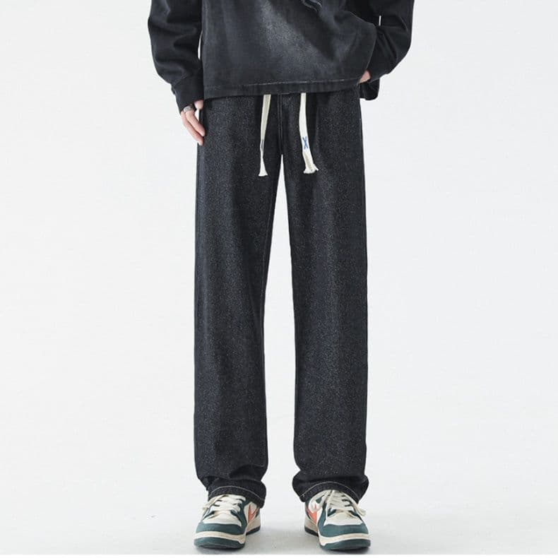 30代メンズファッション ゆったりシルエット デニムパンツ