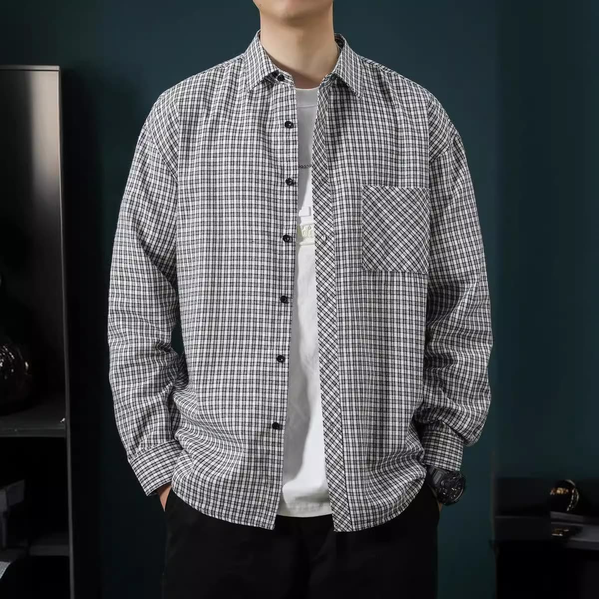 30代メンズファッション ゆったりシルエットチェック柄長袖シャツ