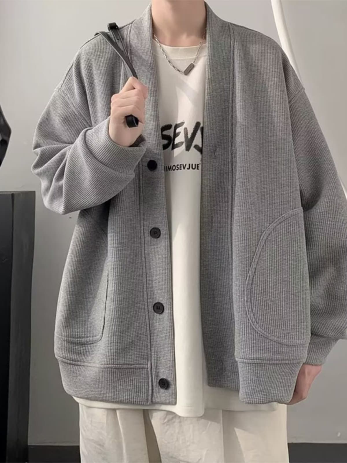 30代メンズファッション 肩落ちシルエット ワッフル編みカーディガン