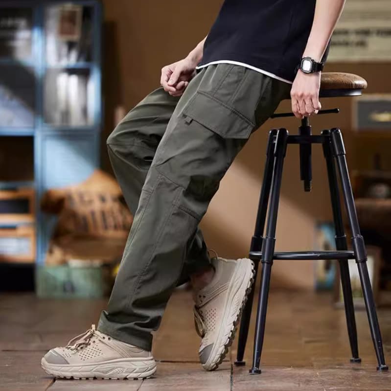 30代メンズファッション ゆったりカーゴパンツ
