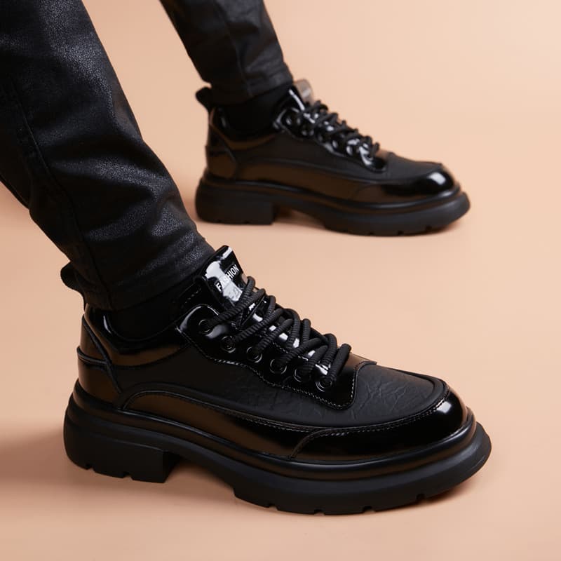 30代メンズファッション クラシカルレザーストレートチップブーツ
