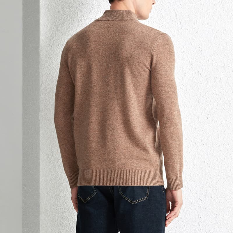 30代メンズファッション ウール混ハイネックボタン付きニット