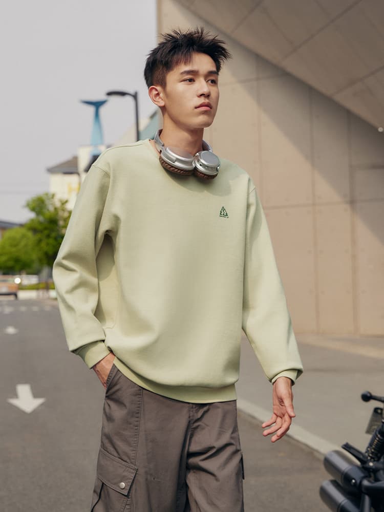 30代メンズファッション シンプルクルーネックスウェット