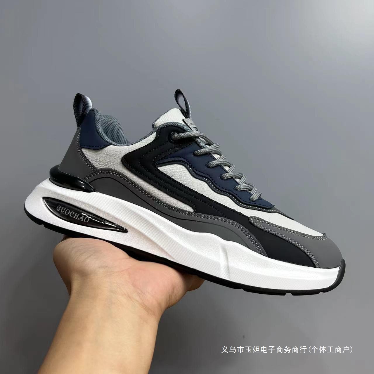 30代メンズファッション エアクッション搭載 厚底スポーツスニーカー