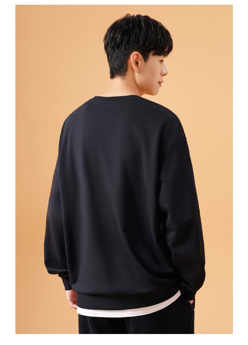30代メンズファッション シンプルベーシックスウェット