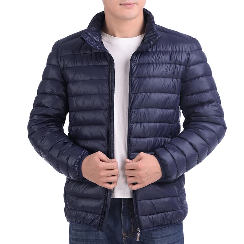 30代メンズファッション 軽量中綿入りスタンドジャケット